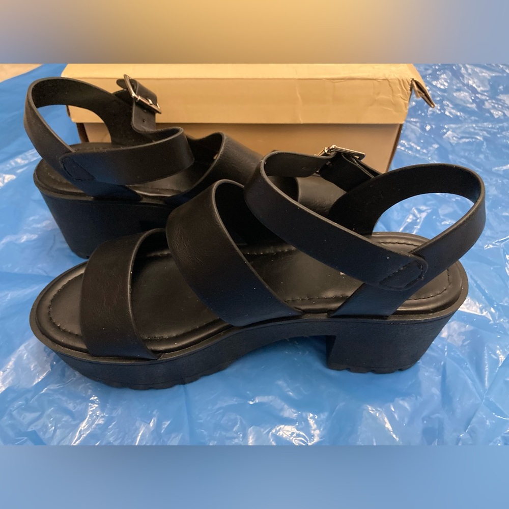 🖤🥤🖤SODA SHOES Black Strappy Platform Sandals